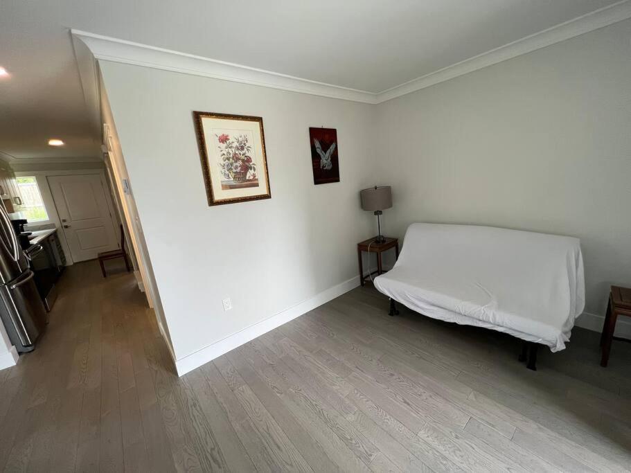 Brand New Constructed 1-Bedroom Townhouse Duncan Eksteriør billede